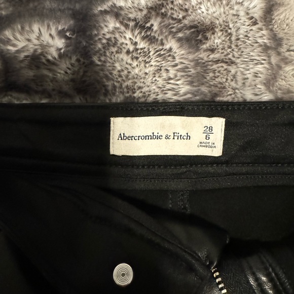 NWOT Abercrombie and Fitch Vegan Leather 5-Pocket Mini Skirt size 28 - Picture 3 of 4